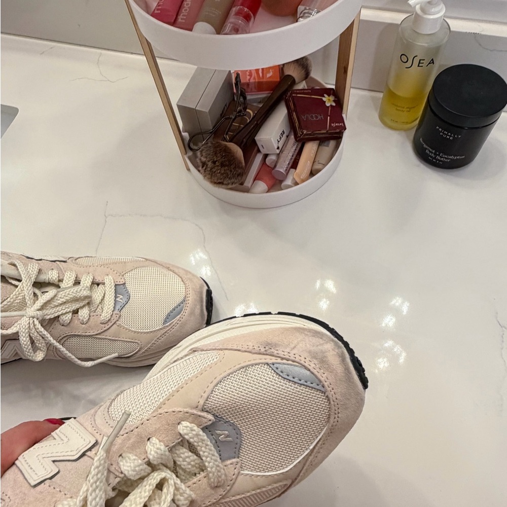 New Balance Women's Beige and Gray Athletic Shoes - Picture 6 of 6